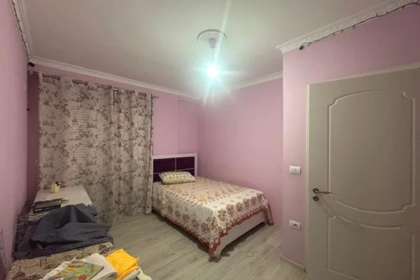 Shtepi me qera Apartament ne Tirane, 3+1, Mobilimi E mobiluar, Pagesa 50,000  Leke.
