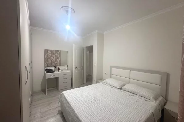 Shtepi me qera Apartament ne Tirane, 3+1, Mobilimi E mobiluar, Pagesa 50,000  Leke.