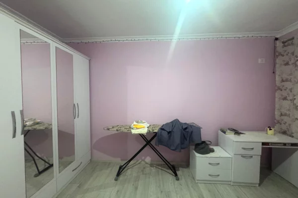 Shtepi me qera Apartament ne Tirane, 3+1, Mobilimi E mobiluar, Pagesa 50,000  Leke.