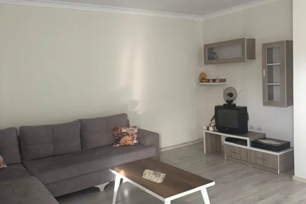 Shtepi me qera Apartament ne Tirane, 3+1, Mobilimi E mobiluar, Pagesa 50,000  Leke.