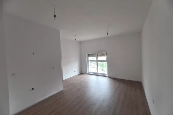 Shtepi me qera Apartament ne Tirane, 2+1, Mobilimi Bosh, pa mobiluar, Pagesa 25,000  Leke.