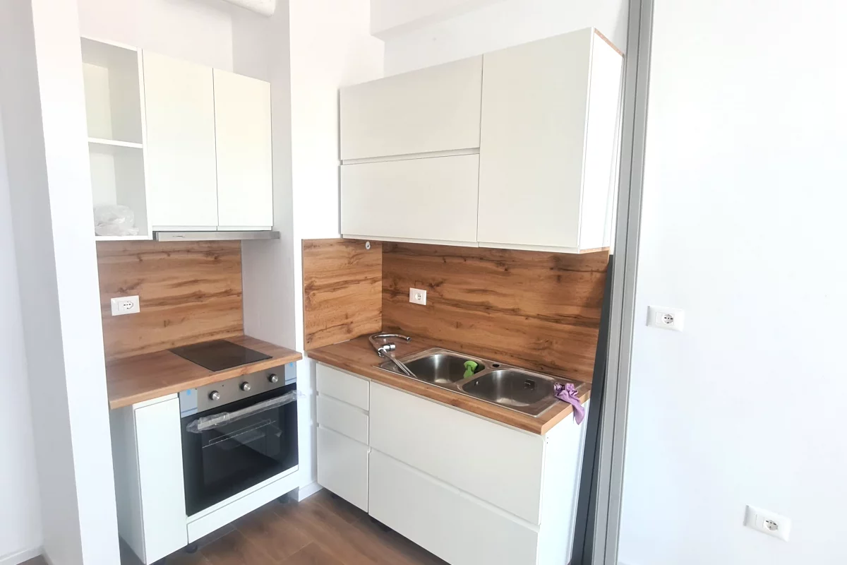 Shtepi me qera Apartament ne Tirane, 1+1, Mobilimi Bosh, pa mobiluar, Pagesa 30,000  Leke.