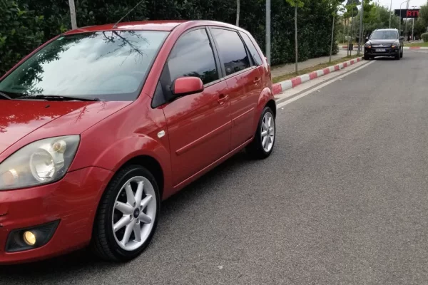 Auto in Vendita a Tirana, Ford, 2007 Diesel,Kambio Manual Pagamento 111  Euro.