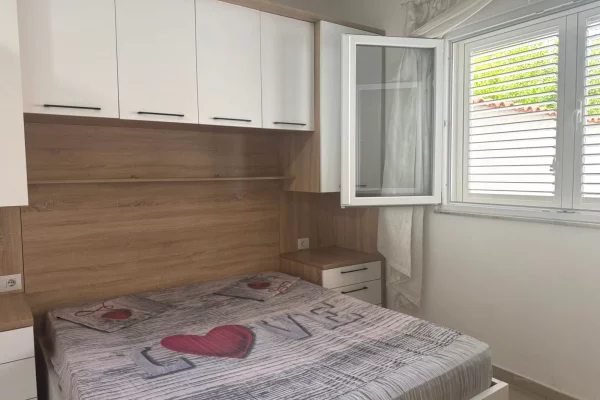 Shtepi me qera Apartament ne Tirane, 2+1, Mobilimi E mobiluar, Pagesa 450  Euro.