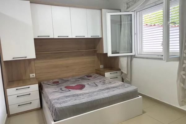 Shtepi me qera Apartament ne Tirane, 2+1, Mobilimi E mobiluar, Pagesa 45,000  Leke.