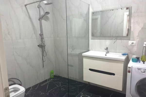 Shtepi me qera Apartament ne Tirane, 2+1, Mobilimi E mobiluar, Pagesa 45,000  Leke.