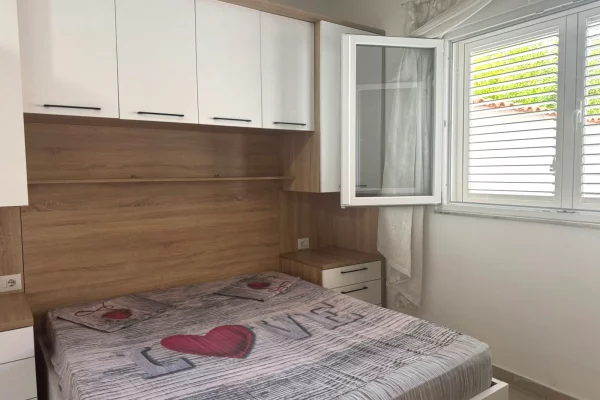 Shtepi me qera 2+1 ne Tirane - 45,000 Leke
