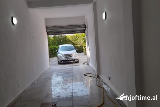 Ambiente Commerciale in Vendita 4+1 a Durazzo - 36,000 Euro