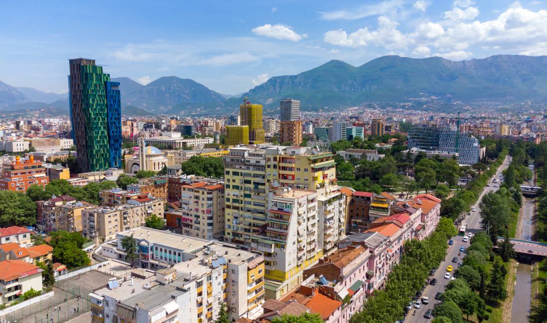 Shitet Dyqan ne Tirane.