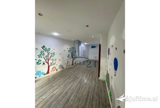 OFROHET ME QERA VILE(GODINE) 3 KATESHE , NE QENDER PRANE GJIMNAZIT PARTIZANI