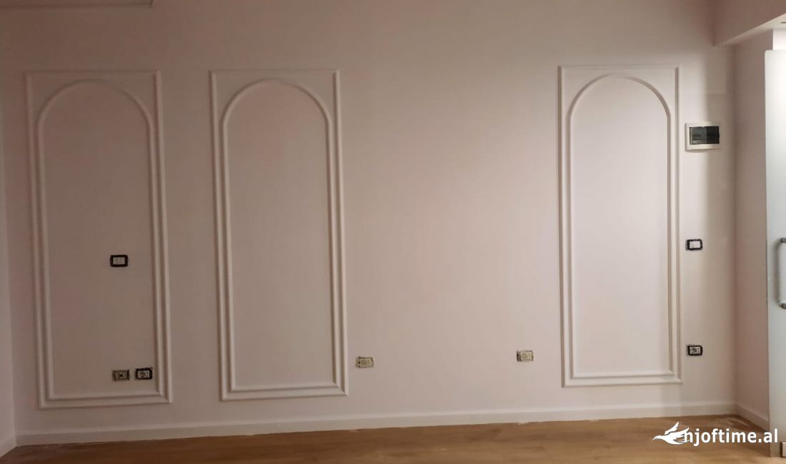 JEPET ME QERA ZYRA/DYQAN NE QENDER -GODINE BIZNESI