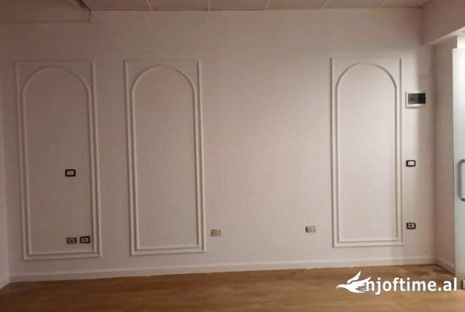 JEPET ME QERA ZYRA/DYQAN NE QENDER -GODINE BIZNESI