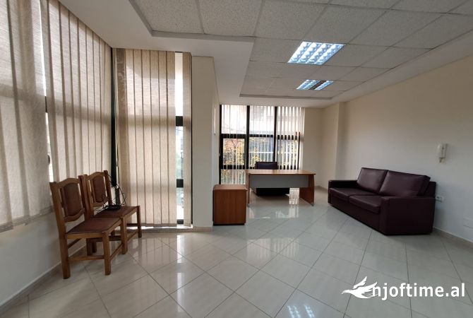 JEPET ME QERA ZYRE TEK SELVIA