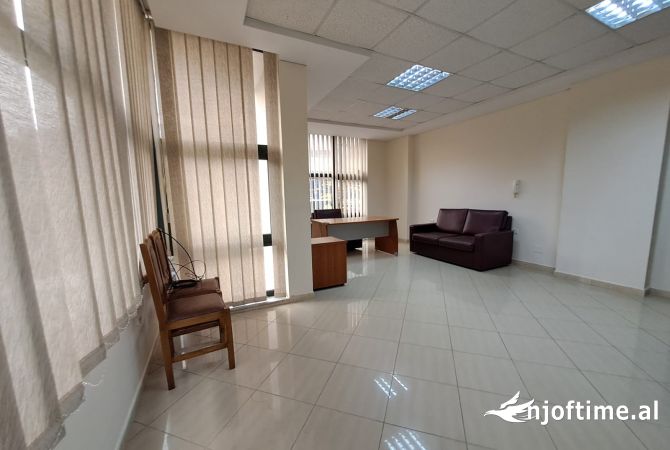 JEPET ME QERA ZYRE TEK SELVIA