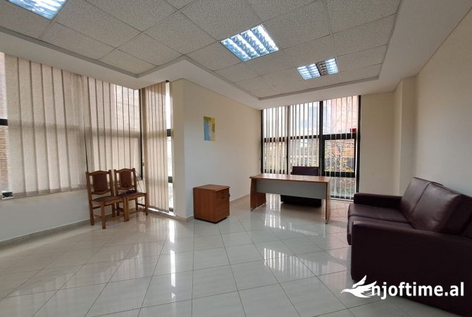 JEPET ME QERA ZYRE TEK SELVIA