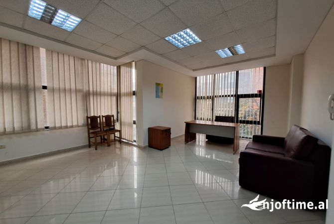 JEPET ME QERA ZYRE TEK SELVIA