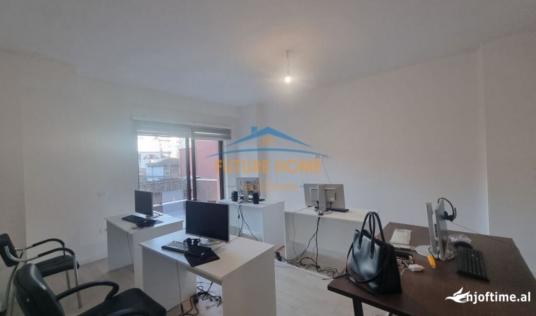 Disponojme Apartament 2+1+2 per qira ne Rr. "Myslym Shyri"