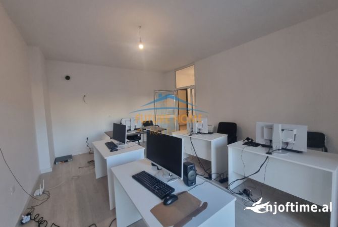 Disponojme Apartament 2+1+2 per qira ne Rr. "Myslym Shyri"