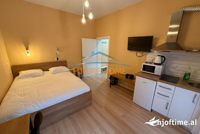 GARSONIERE ME QERA TEK MYSLYM SHYRI