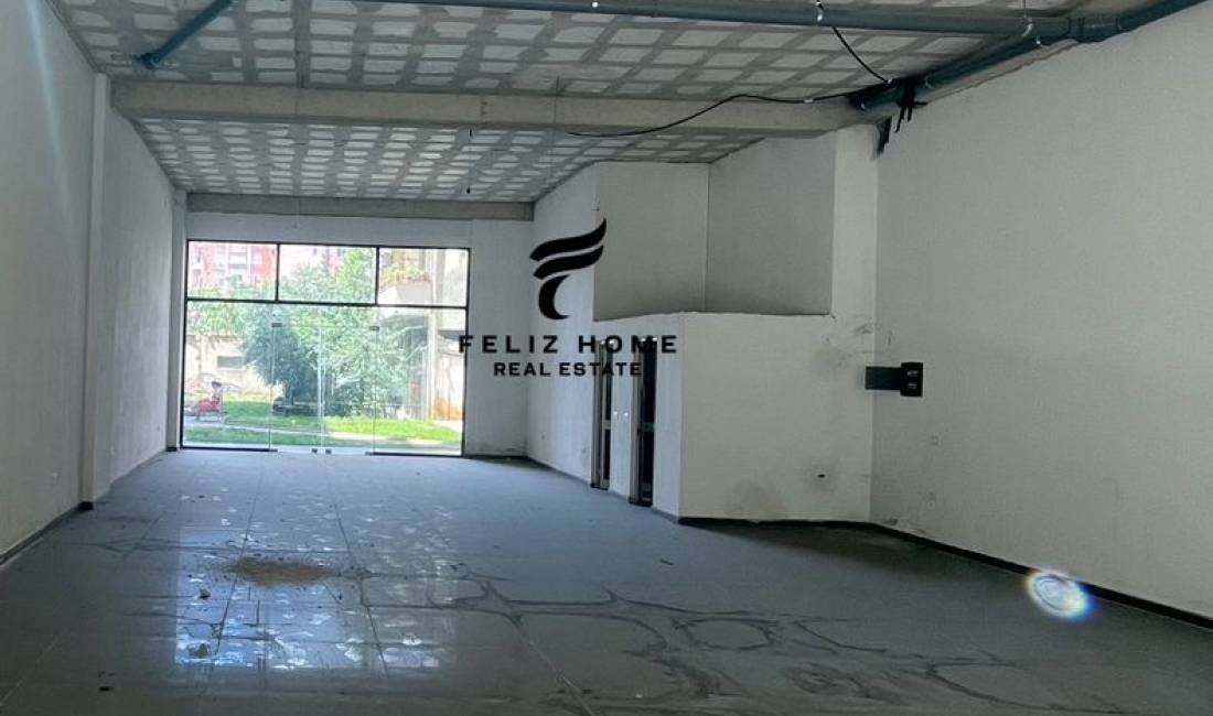 AMBIENT BIZNESI ME QERA 144 M2 KOMUNA E PARISIT 2000 EURO