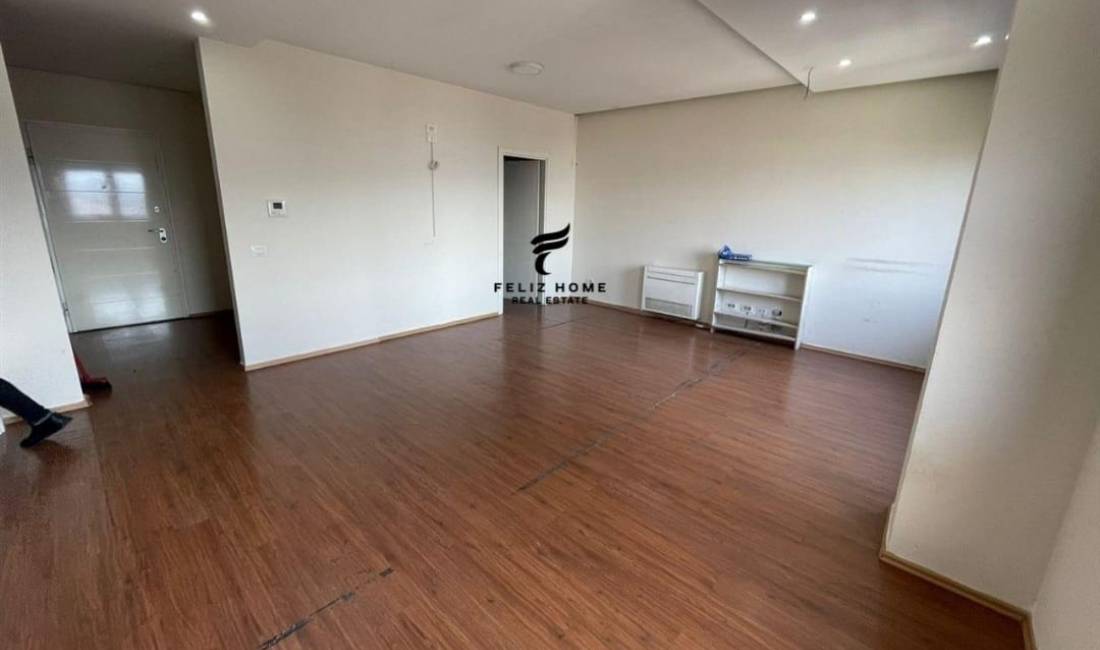 ZYRE ME QERA 200 M2 STACIONI TRENIT 2500 EURO