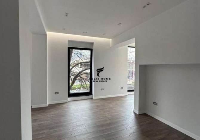 Ambiente Commerciale in Affitto 3+1 a Tirana - 1,500 Euro