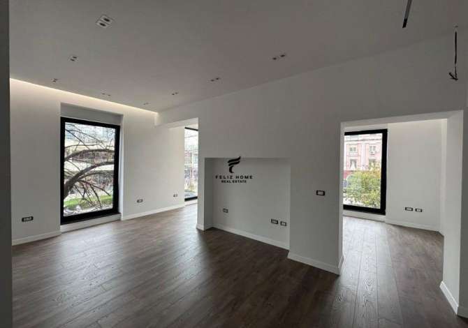 Ambiente Commerciale in Affitto 3+1 a Tirana - 1,500 Euro