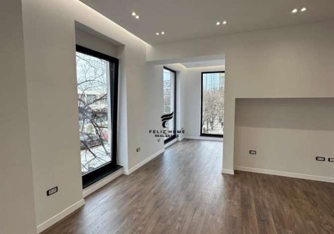 Ambiente Commerciale in Affitto 3+1 a Tirana - 1,500 Euro