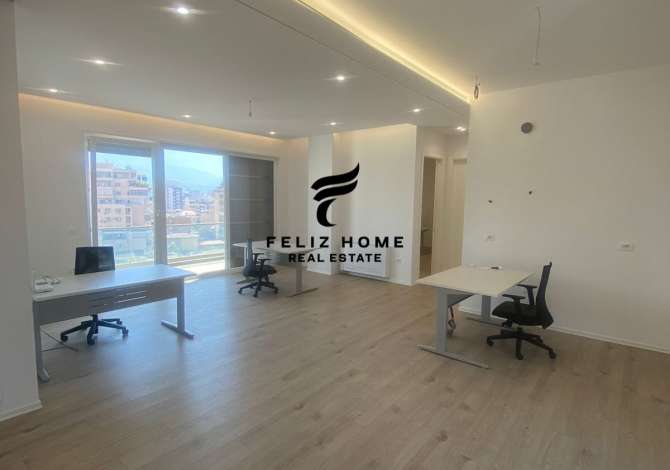 Ambiente Commerciale in Affitto 3+1 a Tirana - 1,600 Euro
