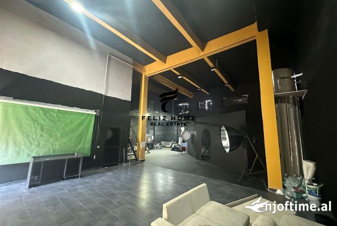 Ambiente Commerciale in Affitto 4+1 a Tirana - 3,000 Euro