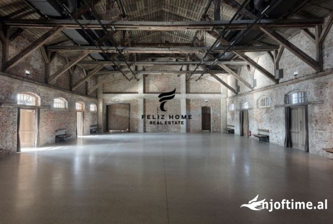 Ambiente Commerciale in Affitto 4+1 a Tirana - 3,500 Euro
