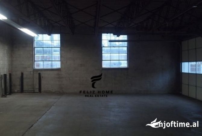 Ambiente Commerciale in Affitto 4+1 a Tirana - 600 Euro