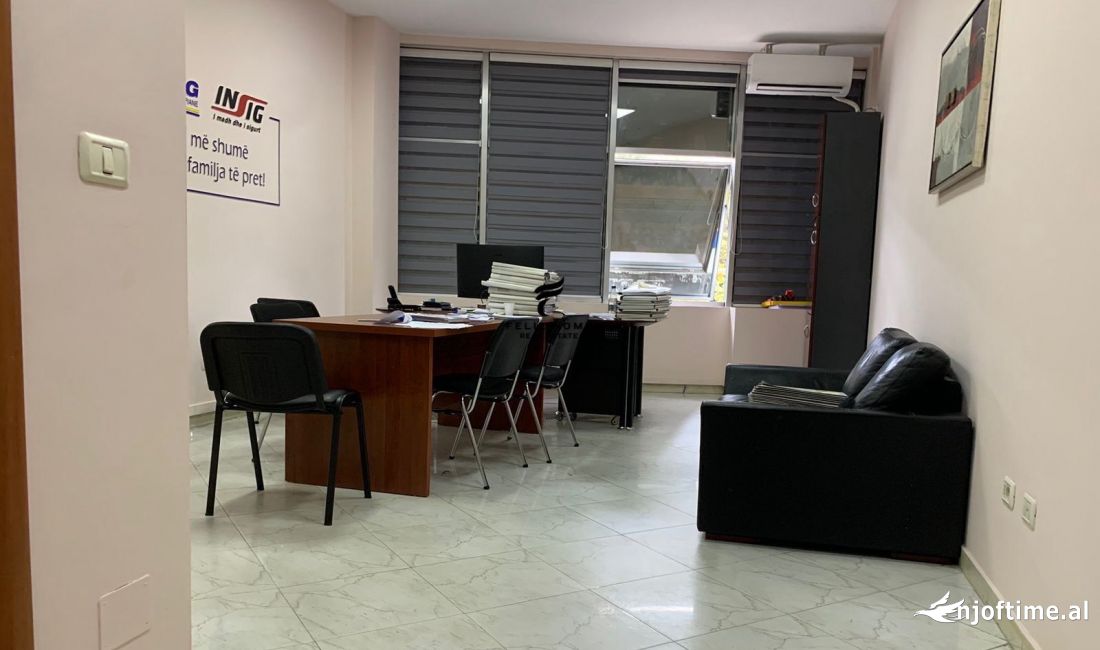 ZYRE ME QERA 38 M2 RRUGA E ELBASANIT 700 EURO