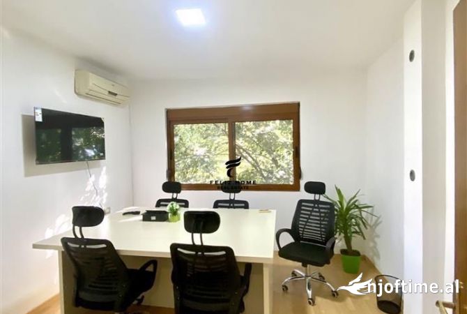 Ambiente Commerciale in Affitto 3+1 a Tirana - 900 Euro
