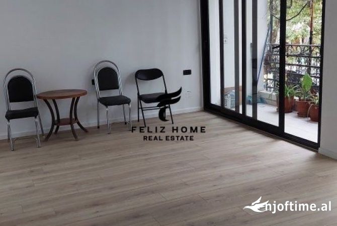 Ambiente Commerciale in Affitto 3+1 a Tirana - 1,200 Euro