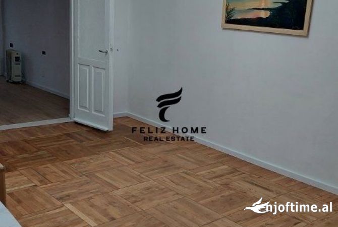 Ambiente Commerciale in Affitto 3+1 a Tirana - 1,200 Euro