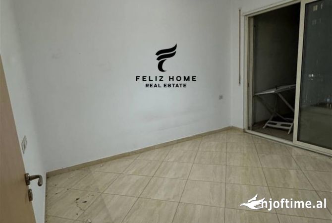 Ambiente Commerciale in Affitto 3+1 a Tirana - 500 Euro