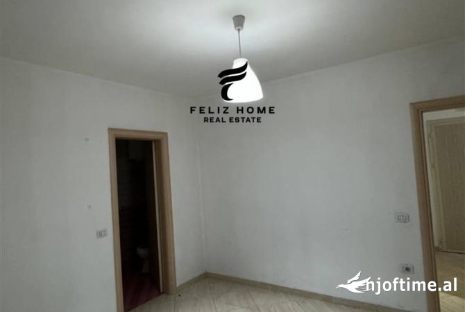 Ambiente Commerciale in Affitto 3+1 a Tirana - 500 Euro