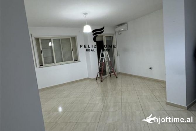 Ambiente Commerciale in Affitto 3+1 a Tirana - 500 Euro