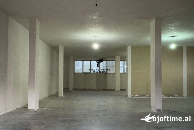 Ambiente Commerciale in Affitto 4+1 a Tirana - 1,500 Euro