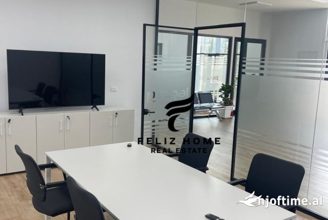 Ambiente Commerciale in Affitto 3+1 a Tirana - 1,750 Euro