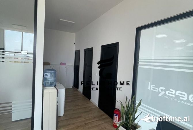 Ambiente Commerciale in Affitto 3+1 a Tirana - 1,750 Euro