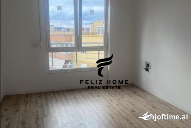 Ambiente Commerciale in Affitto 3+1 a Tirana - 650 Euro