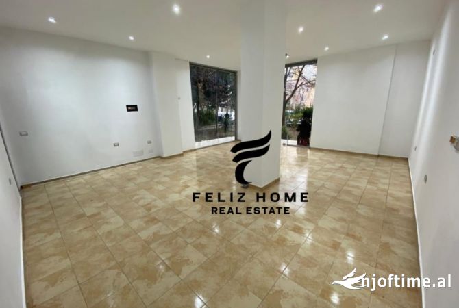 Ambiente Commerciale in Affitto 1+1 a Tirana - 400 Euro