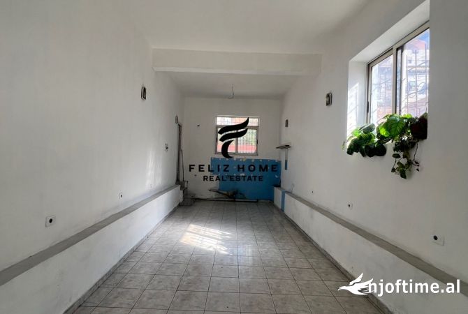 Ambiente Commerciale in Affitto 1+1 a Tirana - 700 Euro
