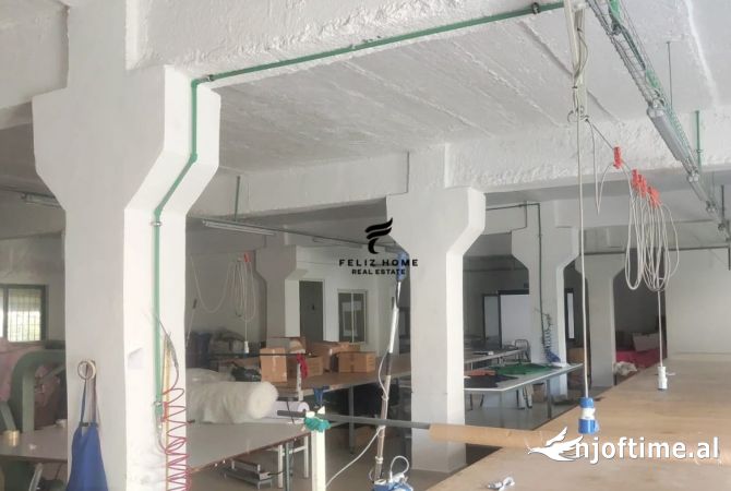 Ambiente Commerciale in Affitto 4+1 a Tirana - 2,900 Euro
