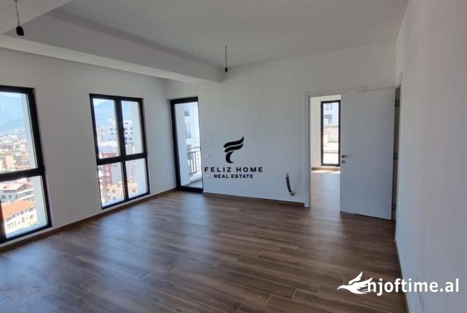 AMBIENT BIZNESI ME QERA 526 M2 FARMACIA 10 3000 EURO