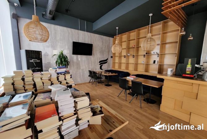 Ambiente Commerciale in Affitto 3+1 a Tirana - 1,500 Euro