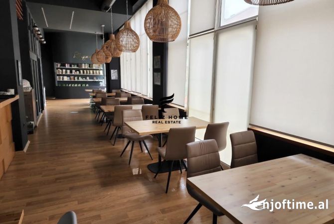 Ambiente Commerciale in Affitto 3+1 a Tirana - 1,500 Euro
