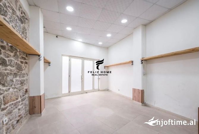 Ambiente Commerciale in Affitto 1+1 a Tirana - 1,400 Euro